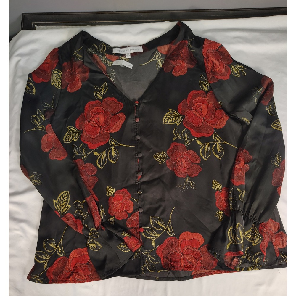 Cupcakes and Cashmere Red Rose Floral Satin‎ Button Front Blouse Black Medium